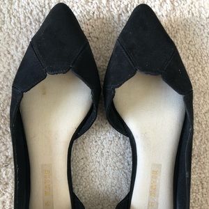 Black pointy flat